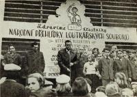 Opava, 1. NP LS, Projev pracovníka MŠ a Kultury V. Bendy, 1957
