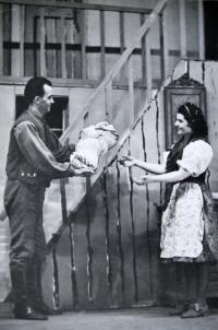 Praha-Kobylisy, Lidové divadlo, Tři lední medvědi, 1944