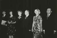 Rachlíková, Růžena a Holík, Stanislav, Hálek Nymburk, předání Zl. odznaku J. K. Tyla, 1977