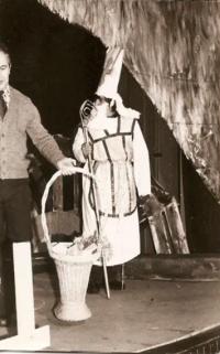 Český Brod, Tyl, Anděl, čert a Mikuláš naděluje s pohádkou, 1969