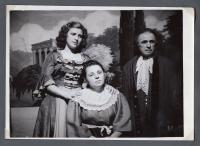 Bílá Třemešná, Osvětová beseda, Úklady a láska