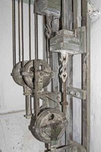 Český Brod, sokolovna, opona Pocta sokolům, instalace opony 2015