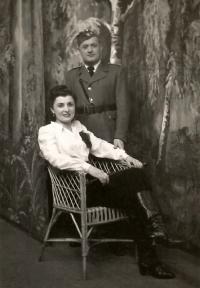 Praha-Kobylisy, Lidové divadlo, Věrni zůstaneme, 1945