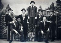 Praha-Kobylisy, Lidové divadlo, Na tý louce zelený, 1943