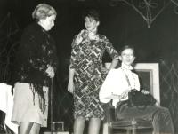 Praha-Vysočany, Gong, Osm žen