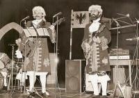 Tatobity, Divadelní ples, 1986