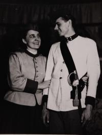 Bezděkov, Osvětová beseda, Paní Marjánka, matka pluku, 1956