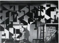 Louny, Zdeněk Sýkora a Vladislav Mirvald při realizaci opony pro lounské divadlo, 1962-63