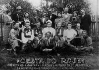 Skupina účinkujících v operetě Cesta do ráje, 1940