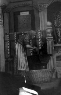 Větrušice, divadlo, Pavlač, konec 30. let 20. stol.