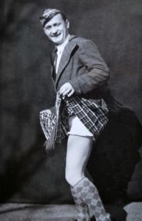 Praha-Kobylisy, Lidové divadlo, Hrom do tety, 1938