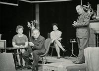 Praha-Vysočany, Gong, Anna přechází na červenou