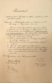 Rynárec, prohlídka divadelních místností v hostinci V. Kučery, 1903