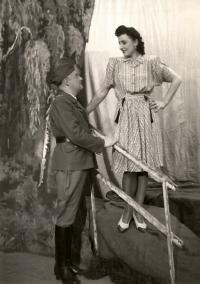 Praha-Kobylisy, Lidové divadlo, Věrni zůstaneme, 1945