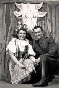 Praha-Kobylisy, Lidové divadlo, Věrni zůstaneme, 1945