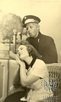 Malé Prosenice, Místní osvětová komise, Slečna tulačka, na snímku Bětka Huserová, J. Brus, 1942