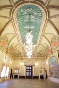 Zbiroh,zámek, instalace opony Alfonse Muchy 2.