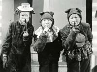 Hronov, MAJ, Tři medvíďata, 1958