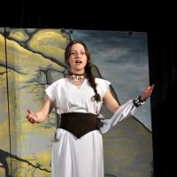 Nový Hradec Králové, Pathalie T. J. Sokol, Potkaly se u jeskyně. NP sokolských divadel Lázně Toušeň 2025