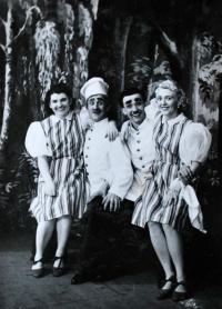 Praha-Kobylisy, Lidové divadlo, Petříček a Pavlíček, 1942