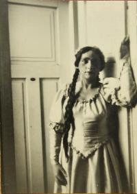 Prostějov, Tyl, Květa Zahradníková, roz. Krapková ve hře Sůl nad zlato