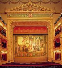 Praha, ND, opona s proscéniem a portálem Národ sobě