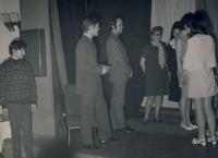 Chomutov, Divadlo na rynku, z vánočního pořadu - pohled ze zákulisí, 1970