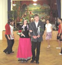 Rozsochatec, Za minutu dvanáct, Stavění a Kácení máje v letech 2008-2011, s oponou v pozadí