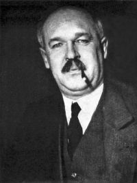 Vojtěch Kristián Blahník, režisér, zakladatel Tylovy obce ochotnické. V pojednání Smysl a podstata divadelního umění (1923) vytvořil první ucelenou teorii divadla v české odborné literatuře.