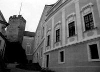 Budova zámeckého divadla, od 18. stol.sloužící jako zámecká knihovna. 