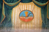 Horní Ředice, detail opony, draperie, ve středovém oválu atributy zemědělství snop, obilí, pluh, 1933