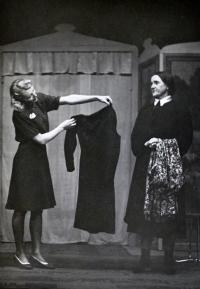 Praha-Kobylisy, Lidové divadlo, Falešný náhrdelník, 1944