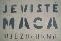 Máca, firemní označení na oponě, pro knihu upravil MT