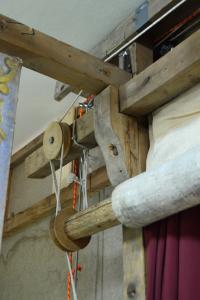 Velký Rybník, Kroužek divadelních ochotníků, detail konstrukce potrálu a mechanismu ovládání opony, 1923