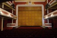 Čáslav, Dusíkovo divadlo, železná opona - ornamentální malba, nápisy a letopočty, autor nezjištěn, 1924