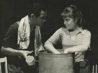 Hronov, MAJ, Neapol město milionů, 1957