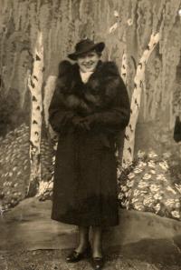 Praha-Kobylisy, Lidové divadlo, V našem kostelíčku, 1937