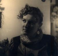 Praha, ČIN, Dagmar Neumannová v nezjištěné roli a hře (3), 40. léta 20. stol.