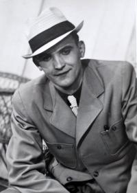 Praha-Kobylisy, Lidové divadlo, Kuřátko, 1941