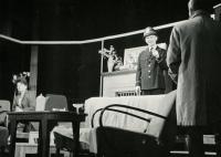 Praha-Vysočany, Gong, Anna přechází na červenou