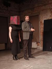 Praha, Kámen, Asi ani zahrada, Císařovy nové šaty 2026