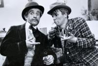 Praha-Kobylisy, Lidové divadlo, Ulice zpívá, 1943