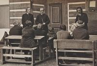 Paseky nad Jizerou, Osvětová beseda, Zapadlí vlastenci, 1956