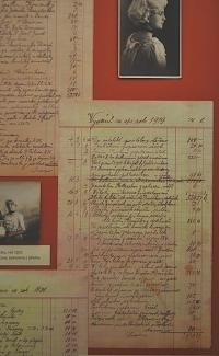 Lysá nad Labem, výstava DIVADLO JE PODIVUHODNÁ VĚC..., Zápis z účetní knihy, 1919, výstavní panel, 2018