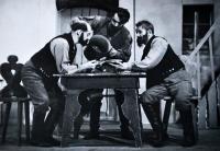 Praha-Kobylisy, Lidové divadlo, Tři lední medvědi, 1944