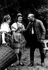 Praha-Dolní Počernice, Pasekáři,  divadlo v přírodě, 1946