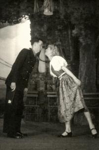 Praha-Kobylisy, Lidové divadlo, Děvčátko z kolonie, 1952