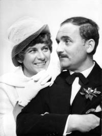 Hronov, MAJ, Svatba sňatkového podvodníka,1973