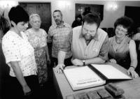 Hronov, zápis do pamětní knihy, CP Jiráskův Hronov 2001