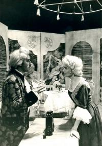 Hronov, MAJ, Zvědavé ženy, 1980